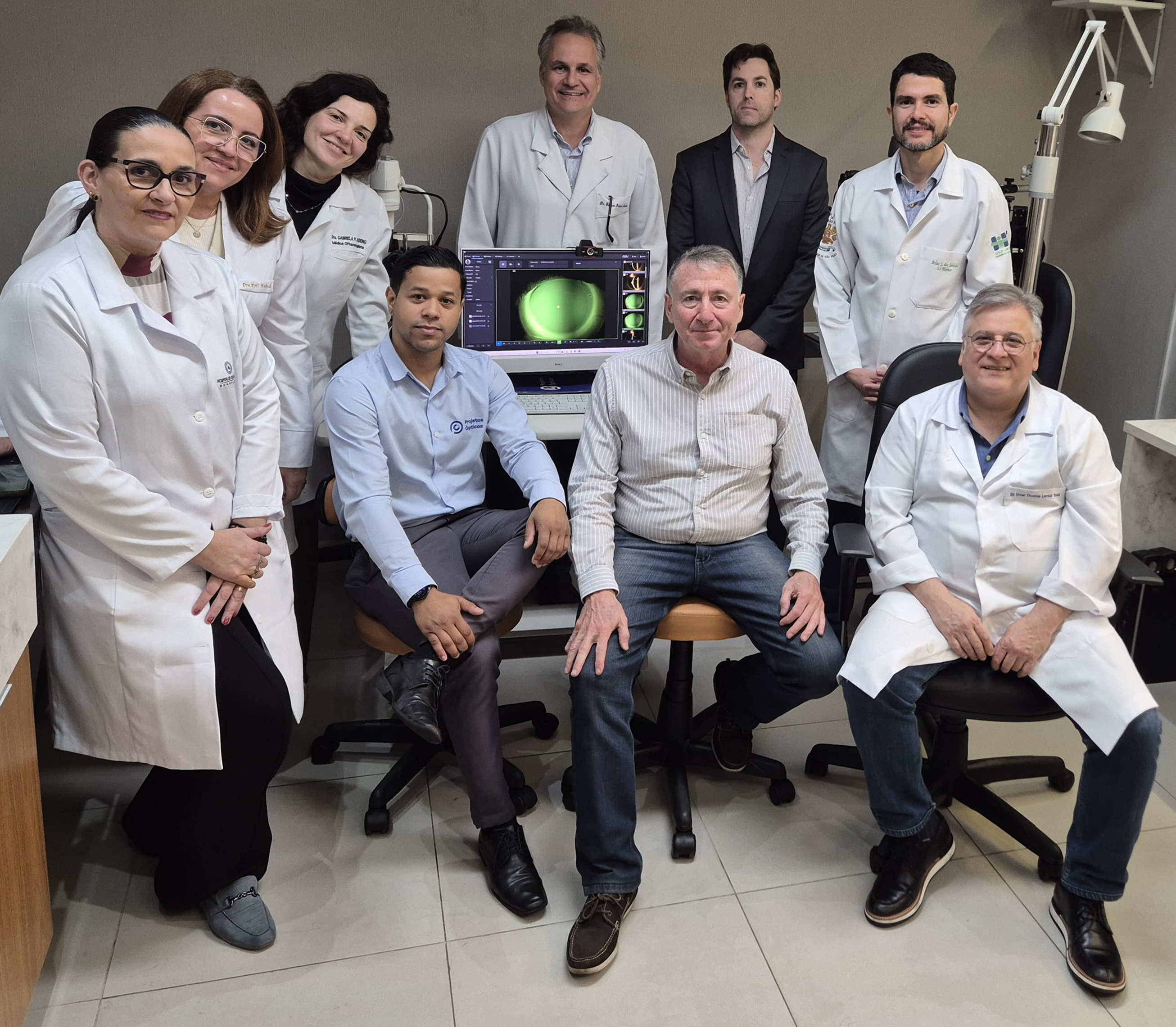 Dr. César com a equipe