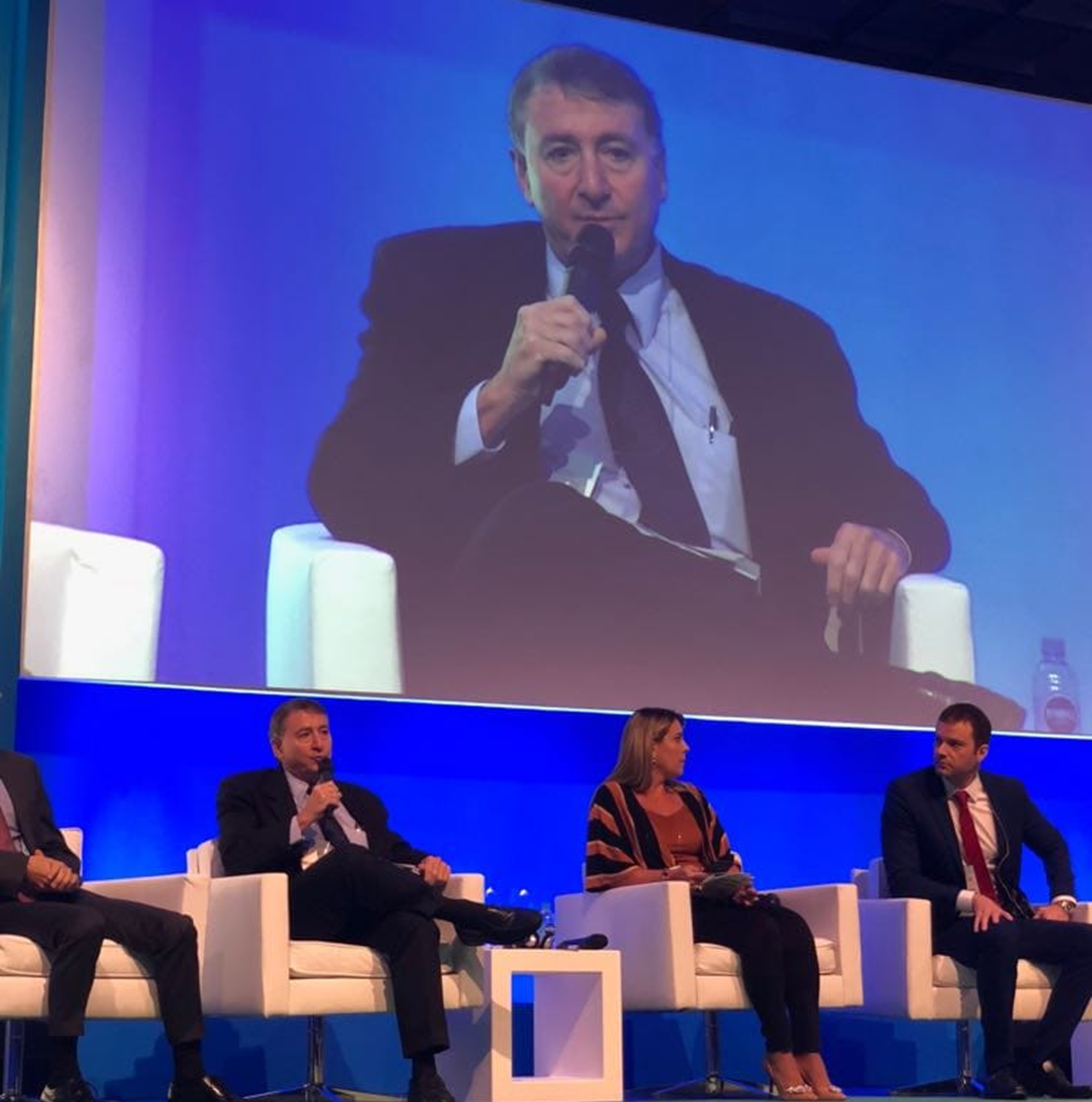 Dr. César palestrando